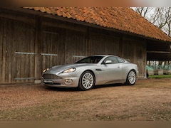 Aston Martin V12 Vanquish - 5.9, slechts 3.696km