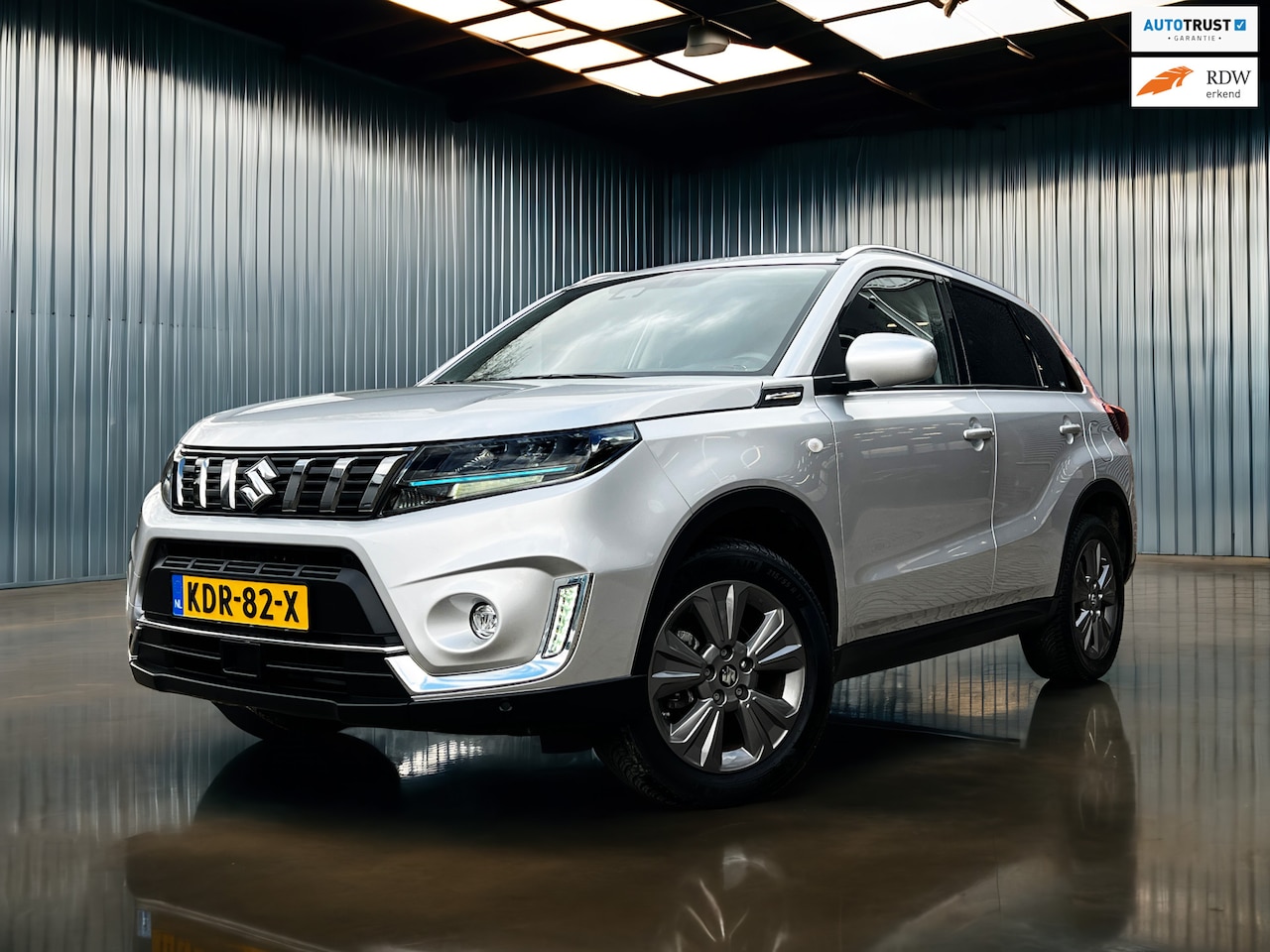 Suzuki Vitara - 1.5 Hybrid Select Carplay_Trekhaak_Cam_Stoelverw - AutoWereld.nl