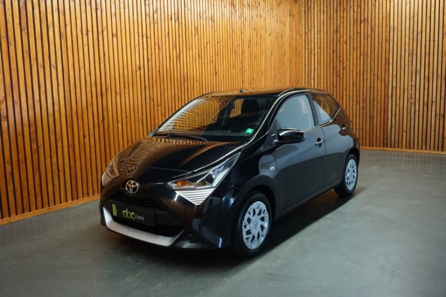 Toyota Aygo - 1.0 VTT-I X-PLAY/ AIRCO - AutoWereld.nl