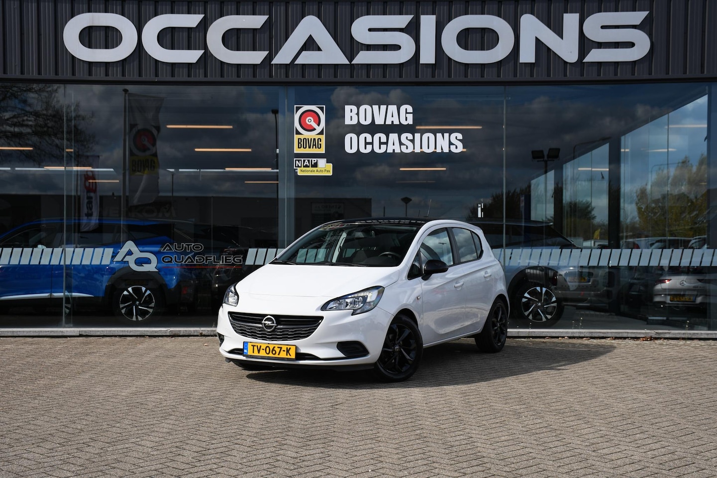 Opel Corsa - 1.4 Black Edition APPLE CARPLAY/ NAVIGATIE/ DAB - AutoWereld.nl