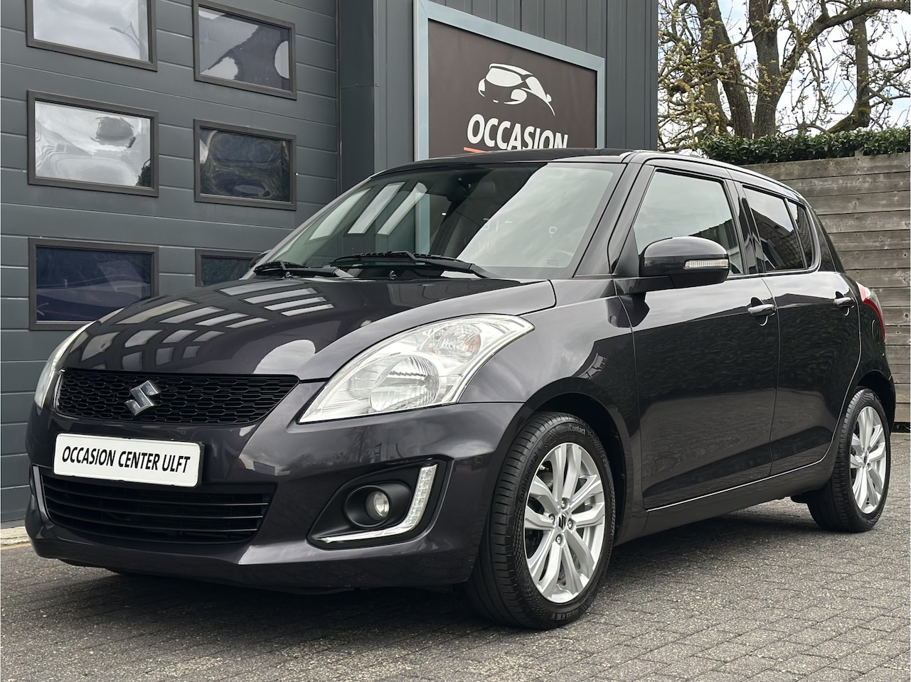 Suzuki Swift - CLIMATE CRUISE CONTR / KEYLESS GO / LED ... - AutoWereld.nl