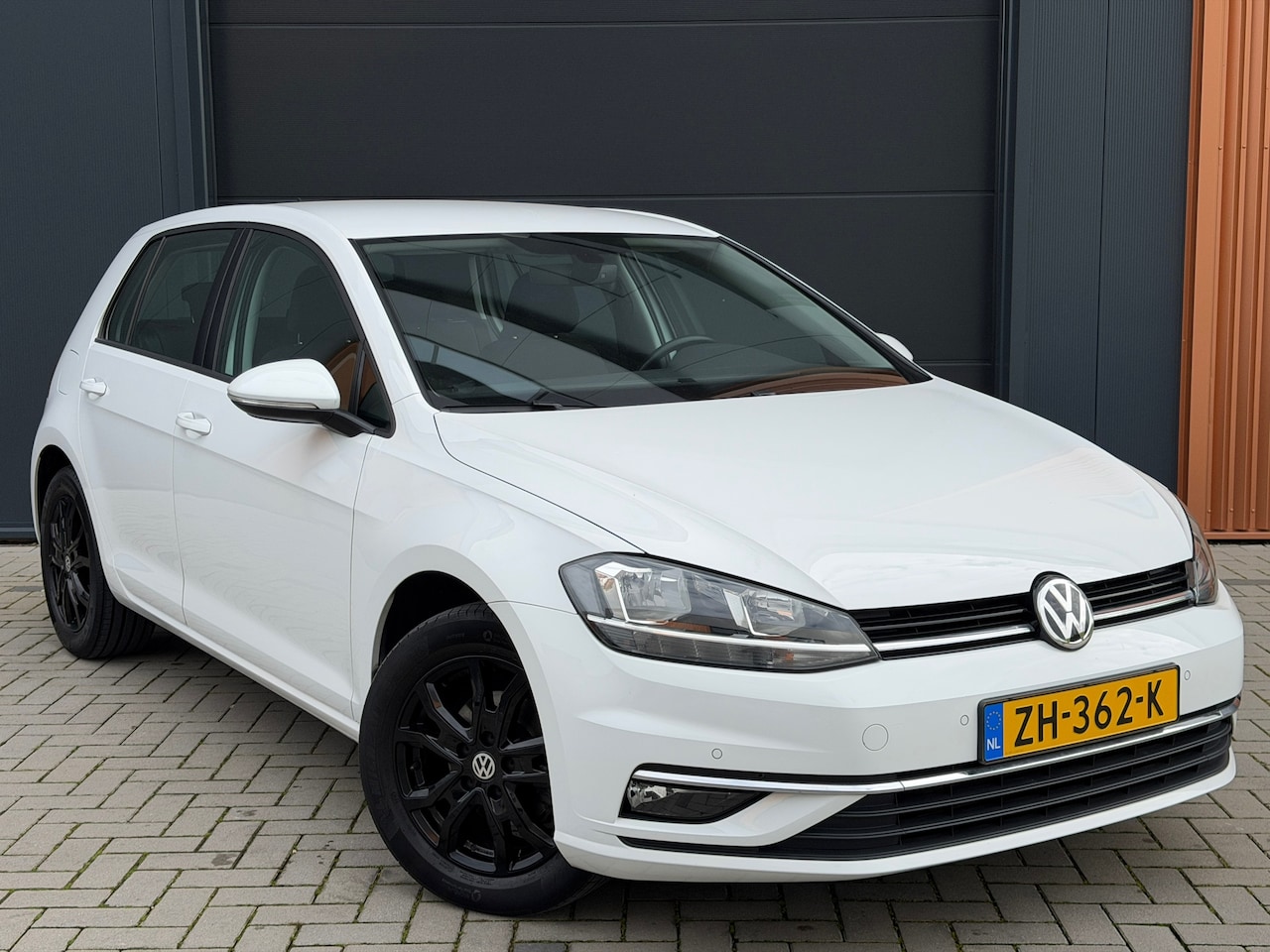 Volkswagen Golf - 1.0 TSI Comfortline |100% Dealeronderhouden|Carplay|Parkeersensoren V+A - AutoWereld.nl