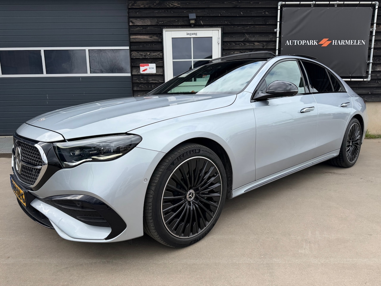 Mercedes-Benz E-klasse - 300e AMG Line Burmester Pano 360 FULL - AutoWereld.nl