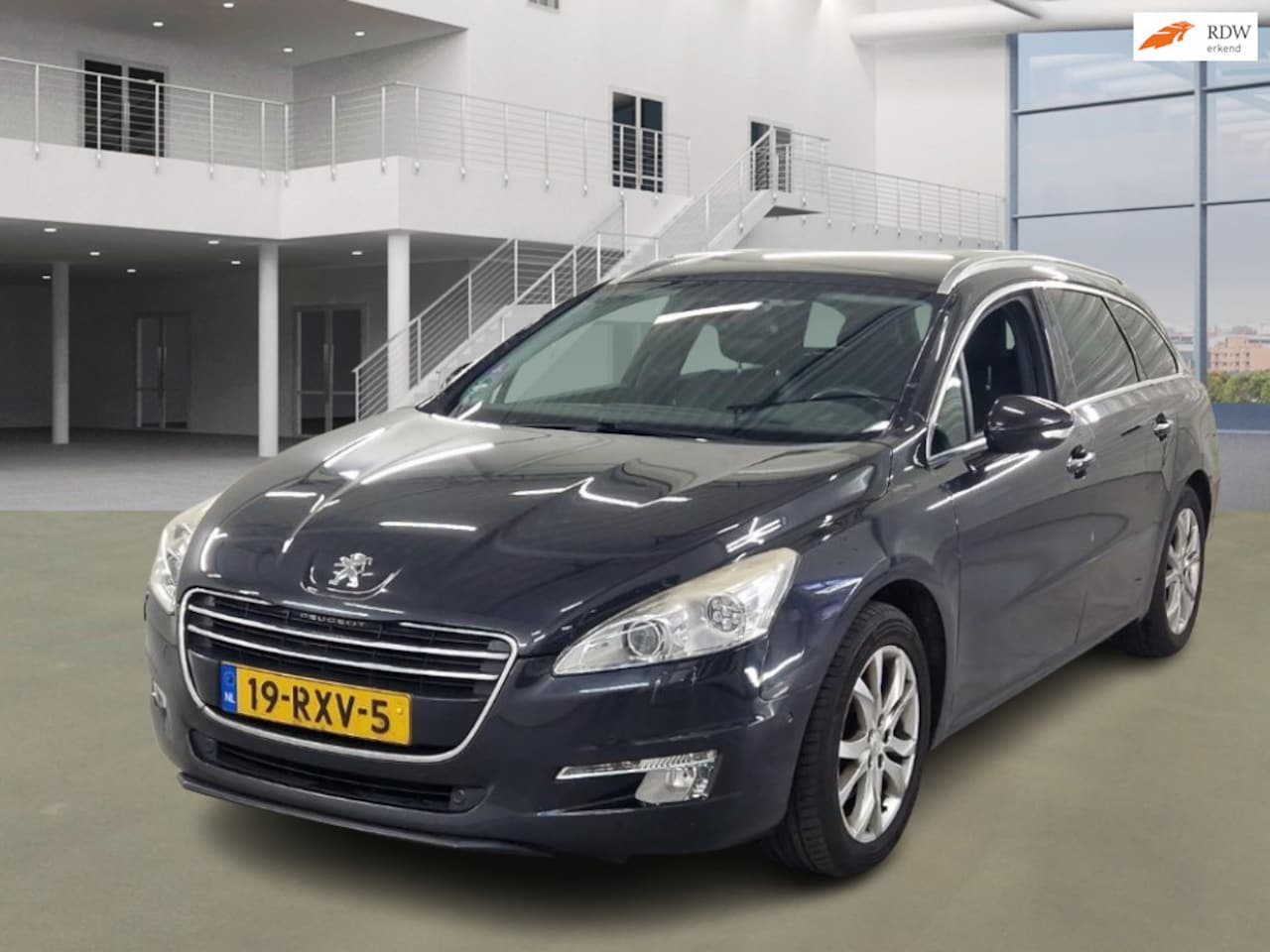 Peugeot 508 SW - 1.6 THP Allure PANO AUT NAVI PSENSOR LEDER TREKHAAK 2 X SLEUTELS - AutoWereld.nl