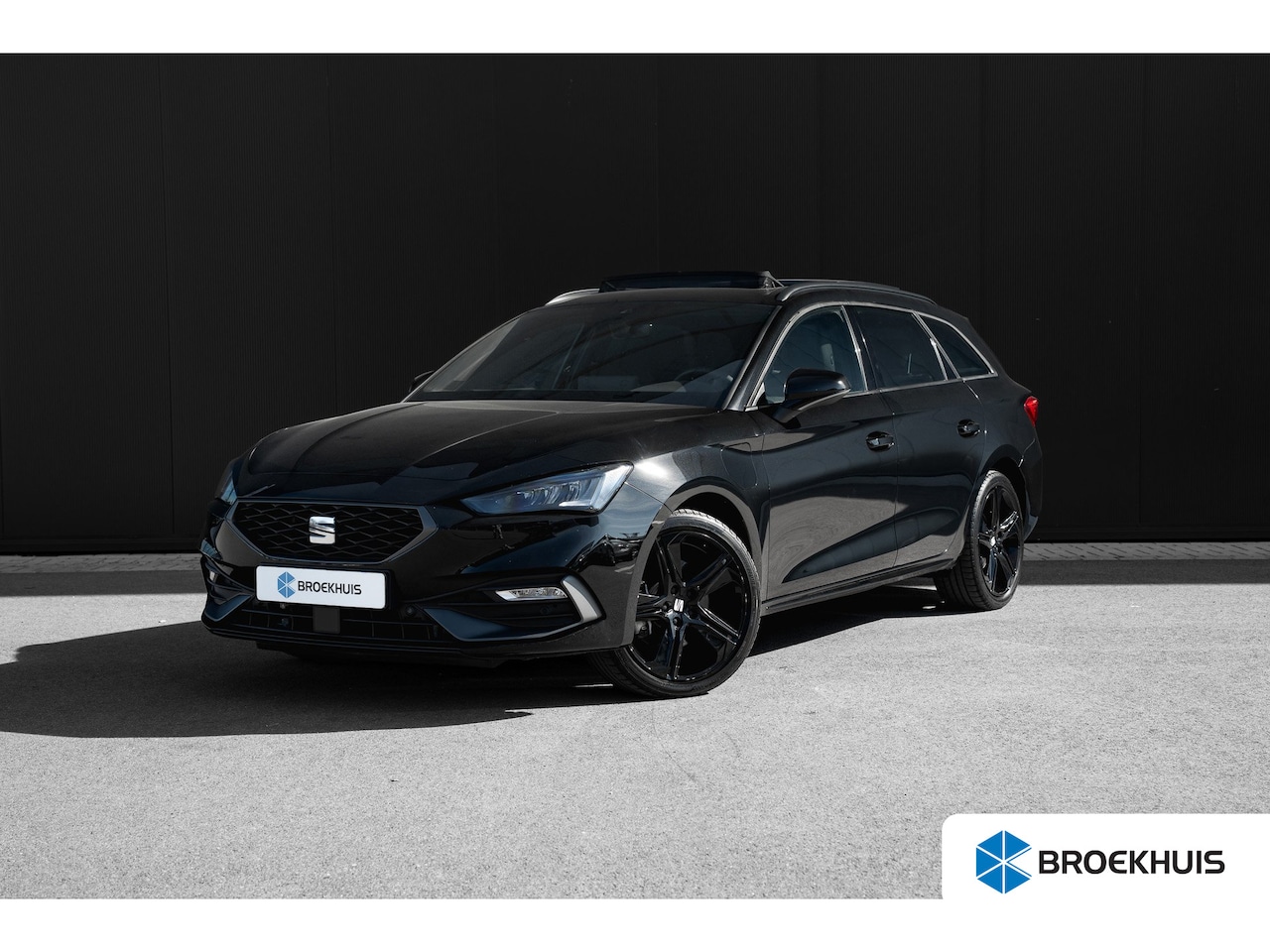 SEAT Leon Sportstourer - 1.5 TSI eHybrid 204pk FR Business | Panoramadak | 17" | Camera | Carplay - AutoWereld.nl