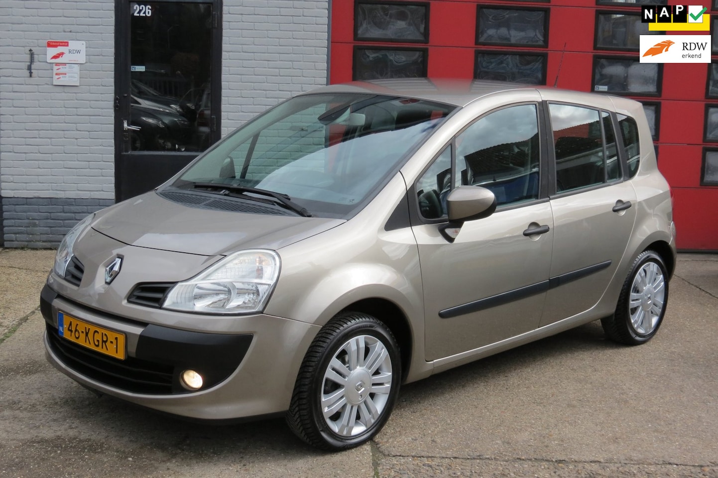 Renault Grand Modus - 1.2-16V AUTOMAAT ,AIRCO, 45.000 NAP,NWE APK - AutoWereld.nl