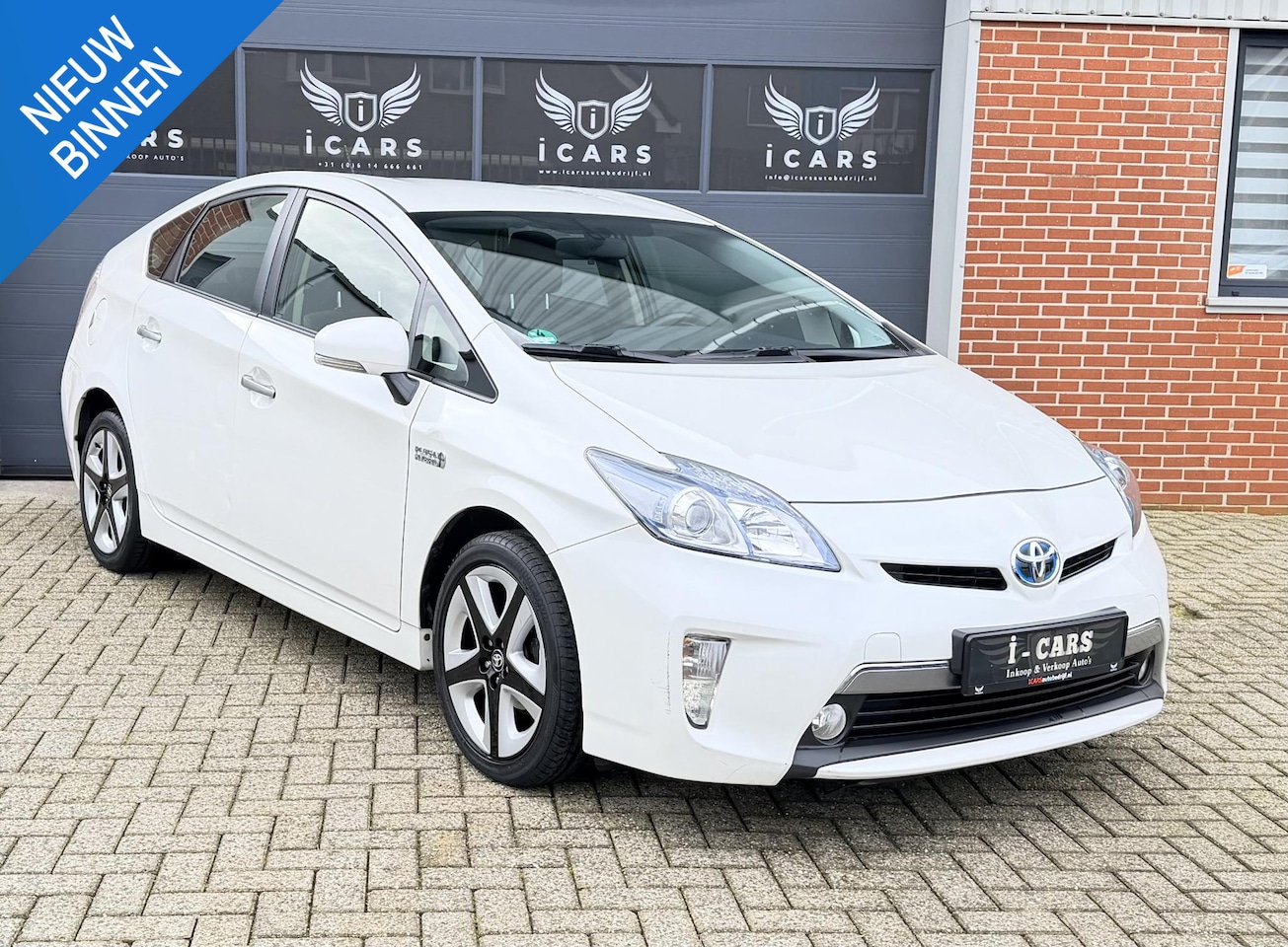 Toyota Prius - 1.8 Plug-in Life edition Stoelv. + Head-up display - AutoWereld.nl