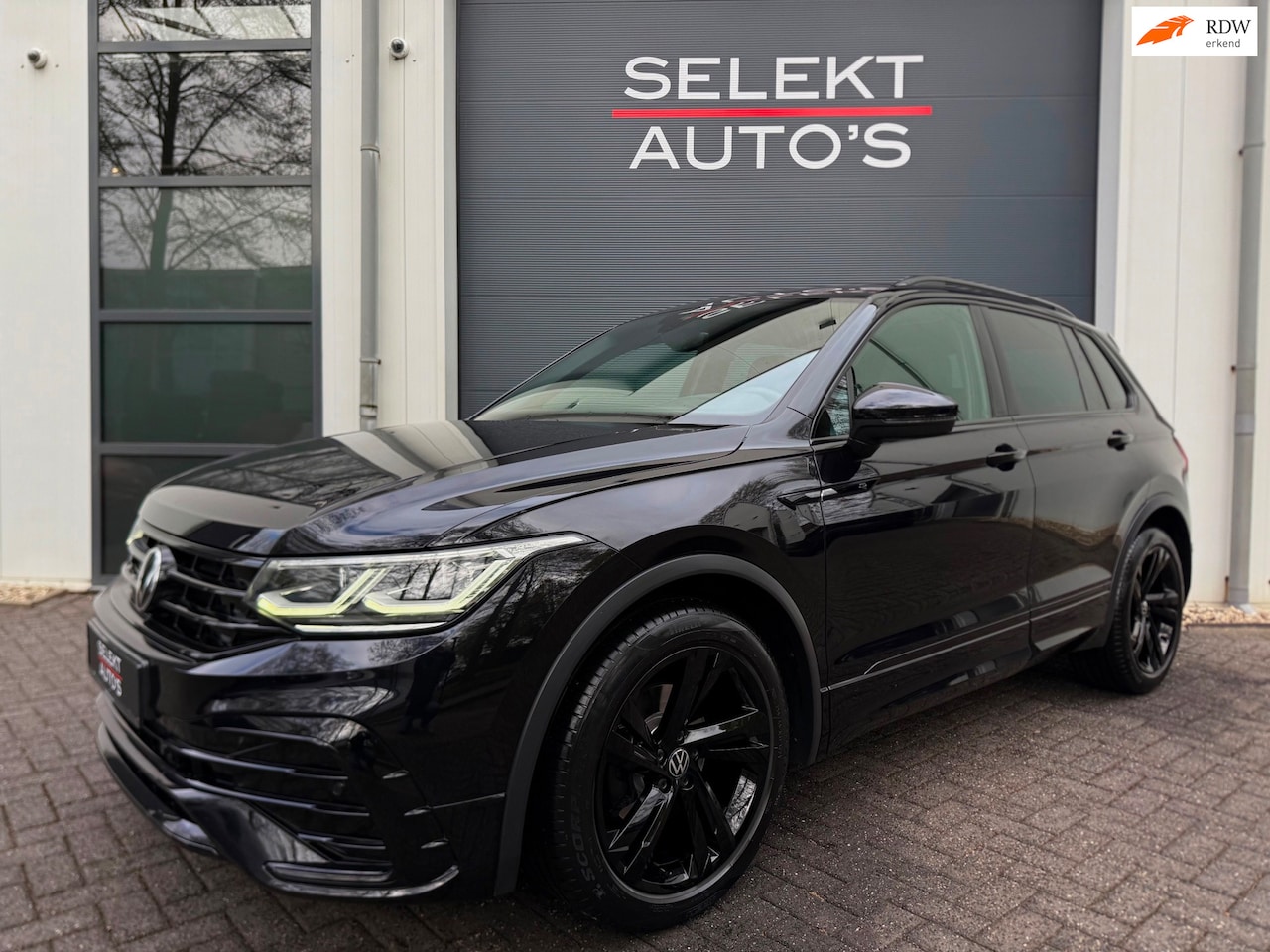 Volkswagen Tiguan - 1.5 TSI R-Line 150 Pk Pano/ACC/HUD/IQ Light/Matrix/Climate/Key Less/Car Play/Android/Stoel - AutoWereld.nl