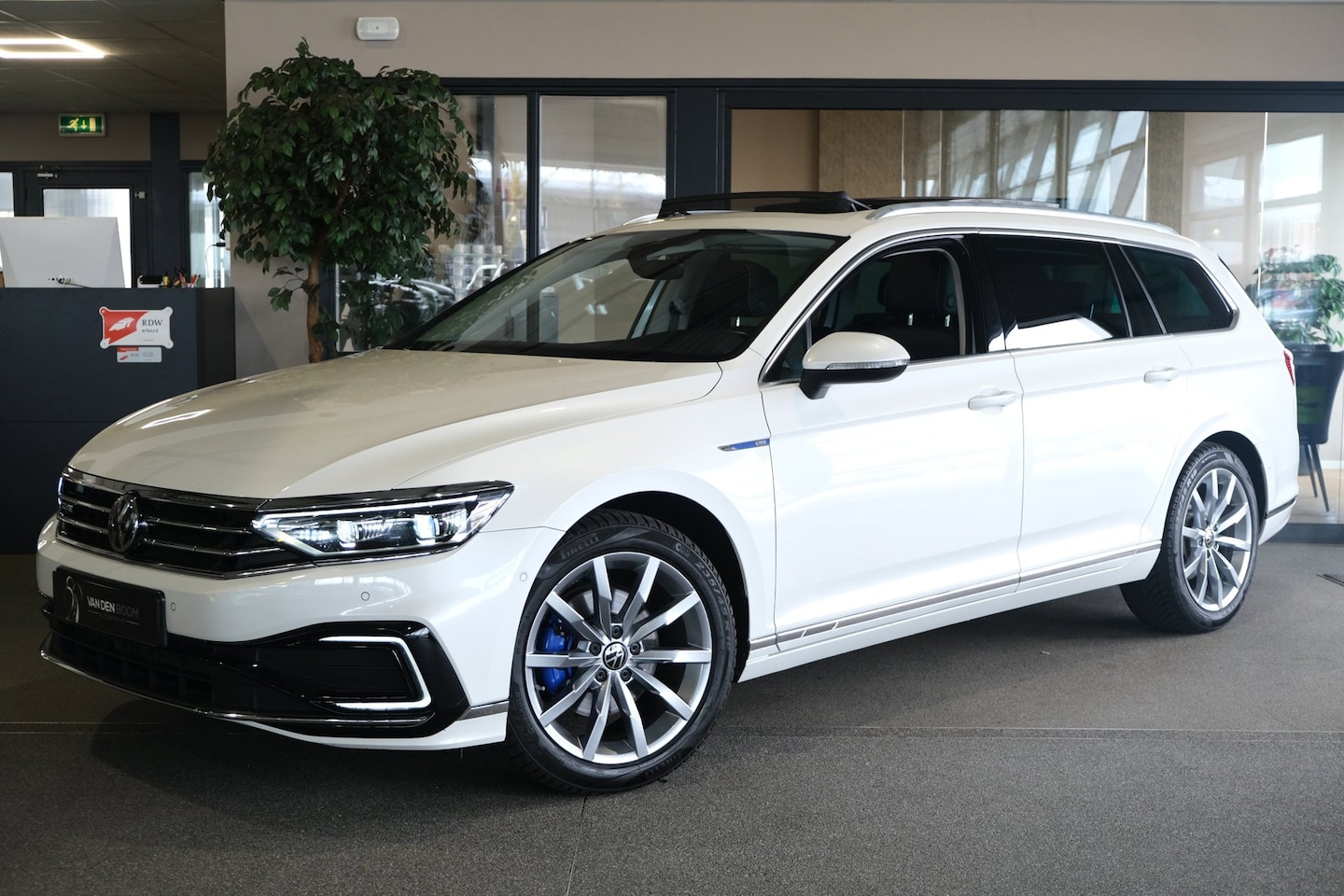 Volkswagen Passat Variant - 1.4 TSI PHEV GTE 218PK Pano Trekhaak IQ Led Alcantara DCC - AutoWereld.nl
