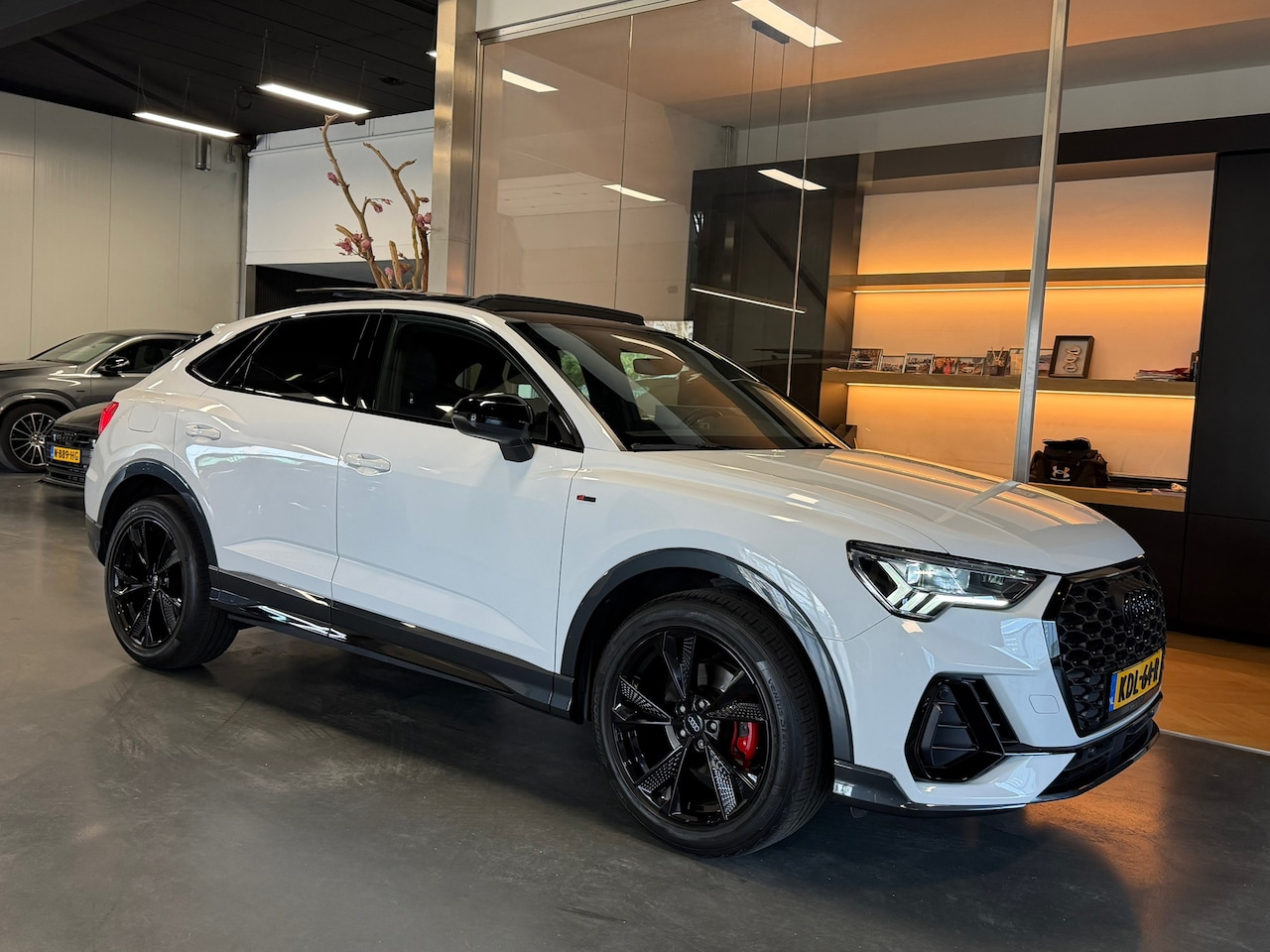 Audi Q3 Sportback - 35 TFSI S Line black pakket garantie - AutoWereld.nl