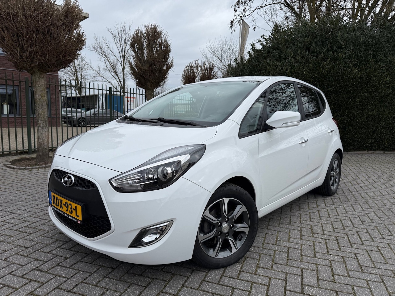 Hyundai ix20 - 1.4i, AIRCO automatisch, Cruise Control, Parkeersensoren, LM-velgen 16", Isofix, Bluetooth - AutoWereld.nl