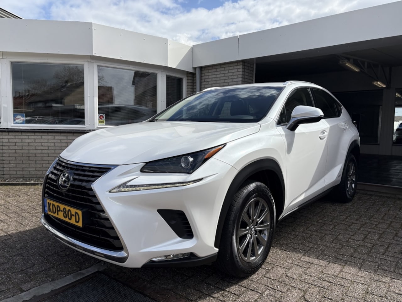 Lexus NX - 300 Hybrid Bus. Line AWD AUTOMAAT - AutoWereld.nl