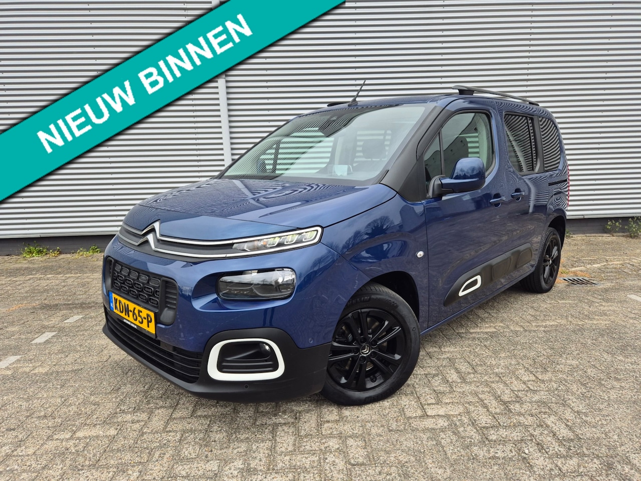 Citroën Berlingo - 1.2 PureTech Shine Automaat,Panorama,camera,Navigatie/Carplay/Android,Trekhaak,Stoelverwar - AutoWereld.nl