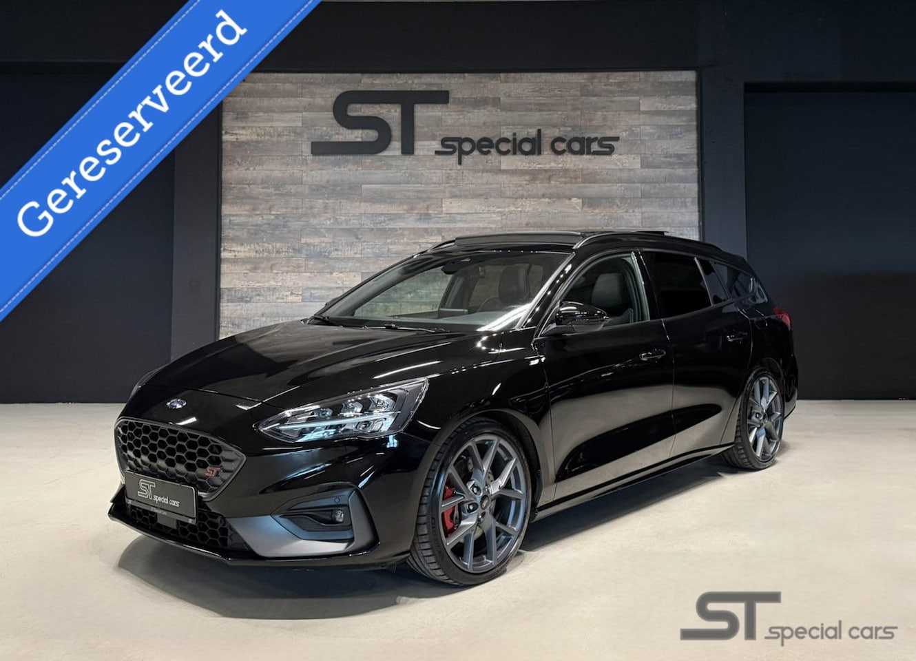 Ford Focus Wagon - 2.3 EcoBoost ST-3 X|Pano|Virtual - AutoWereld.nl