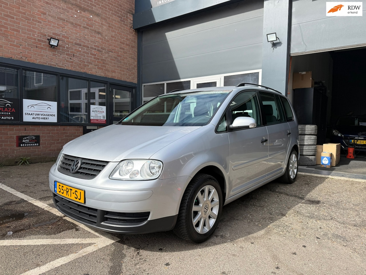 Volkswagen Touran - 1.6-16V FSI Business 1.6-16V FSI Business - AutoWereld.nl