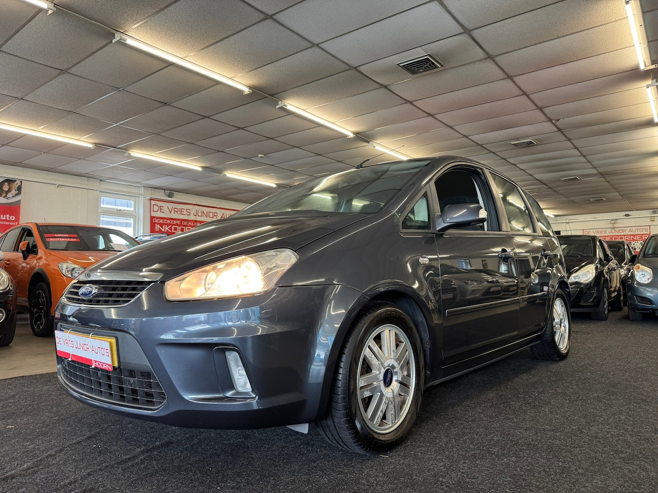 Ford C-Max - 2.0-16V Ghia. Cruise/climate, prksensoren, trekhaak en meer! - AutoWereld.nl