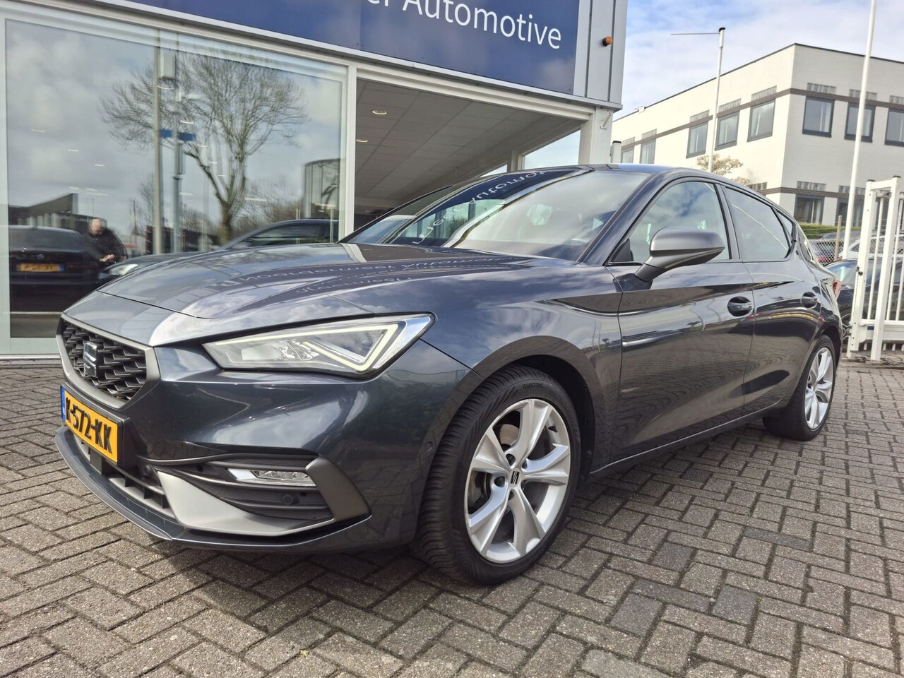 SEAT Leon - 1.5 eTSI FR Launch Edition / automaat / navigatie / app - AutoWereld.nl