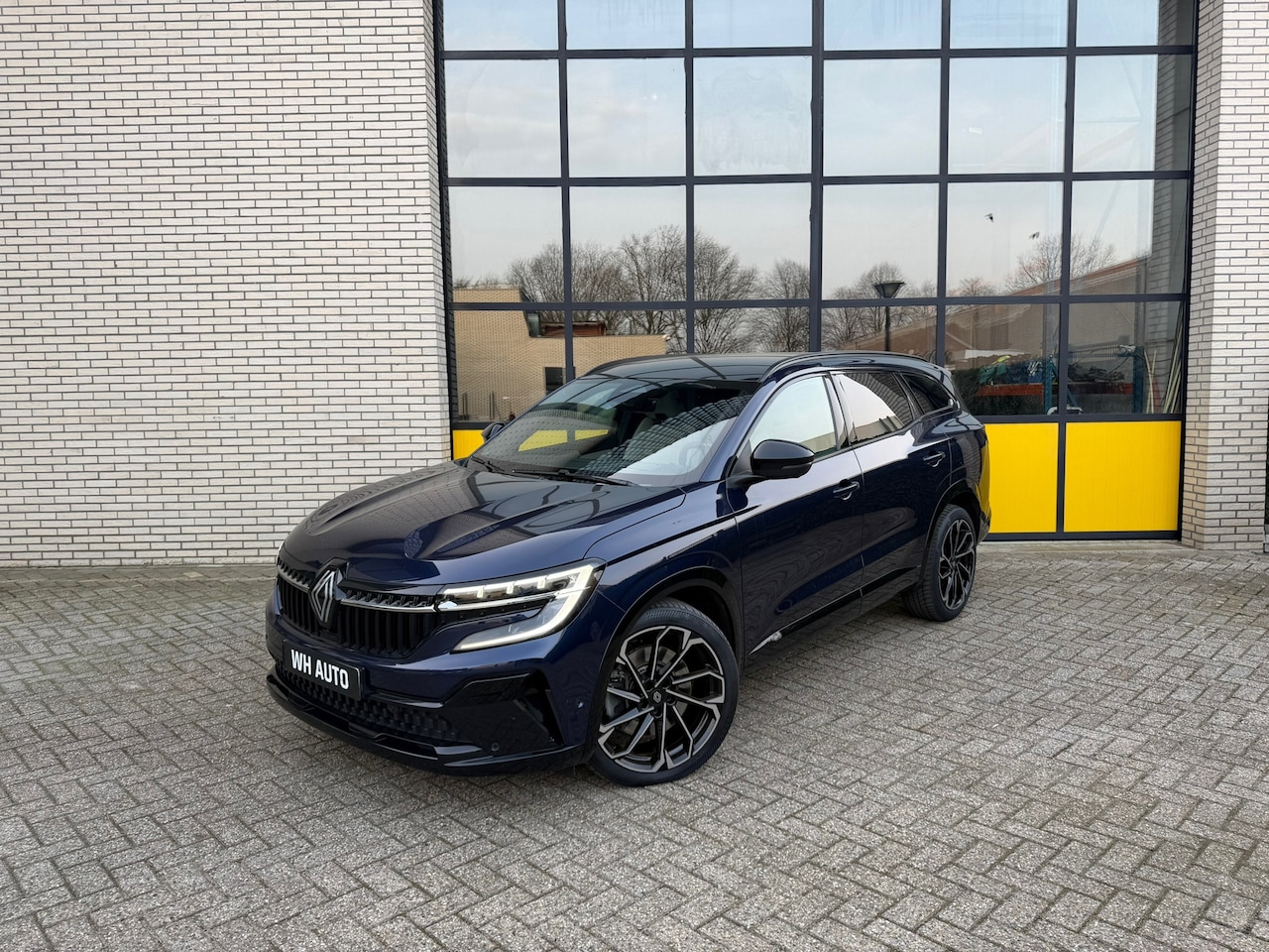 Renault Espace - E-Tech full hybrid 200 iconic 7p. E-Tech full hybrid 200 iconic 7p, pano, trekhaak, Harmen kardon, Matrix koplampen - AutoWereld.nl