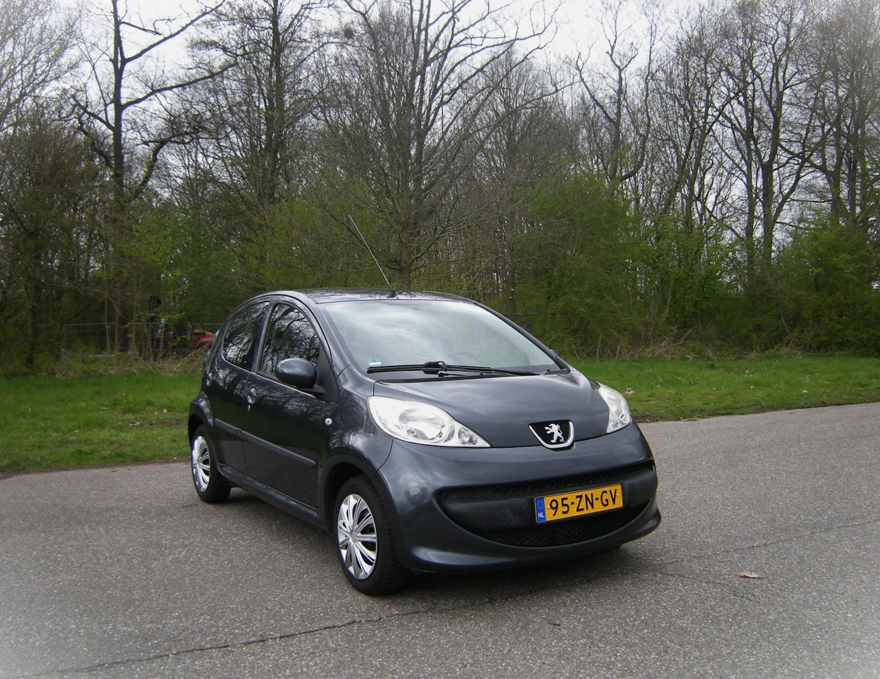 Peugeot 107 - 1.0-12V XS . 5 Drs . Airco . Elec ramen . enz - AutoWereld.nl