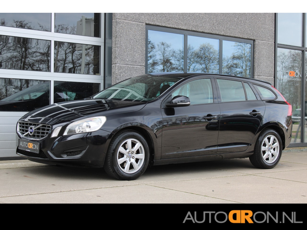 Volvo V60 - 1.6 T3 Kinetic Trekhaak Cruise Control Climate Control - AutoWereld.nl