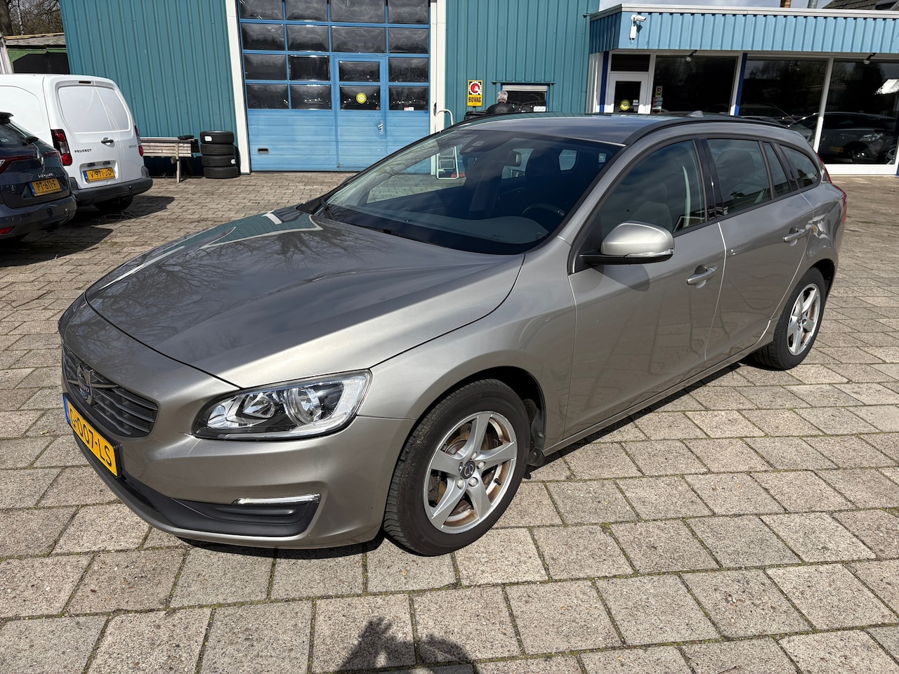 Volvo V60 - 1.6 T3 Kinetic 1.6 T3 Kinetic - AutoWereld.nl