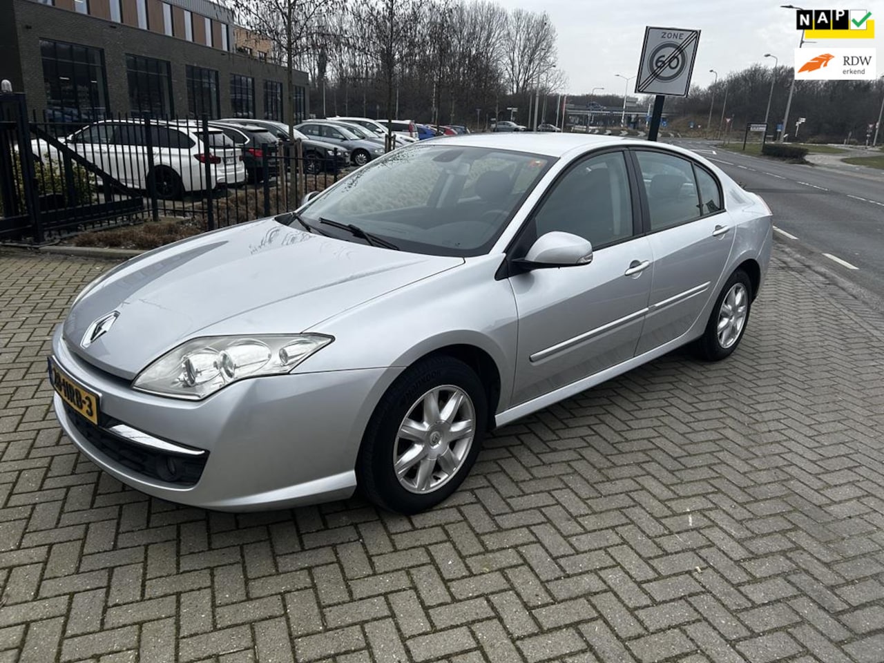 Renault Laguna - 2.0 16V Sélection Business 2009! NAVI CLIMA! Nette auto! - AutoWereld.nl
