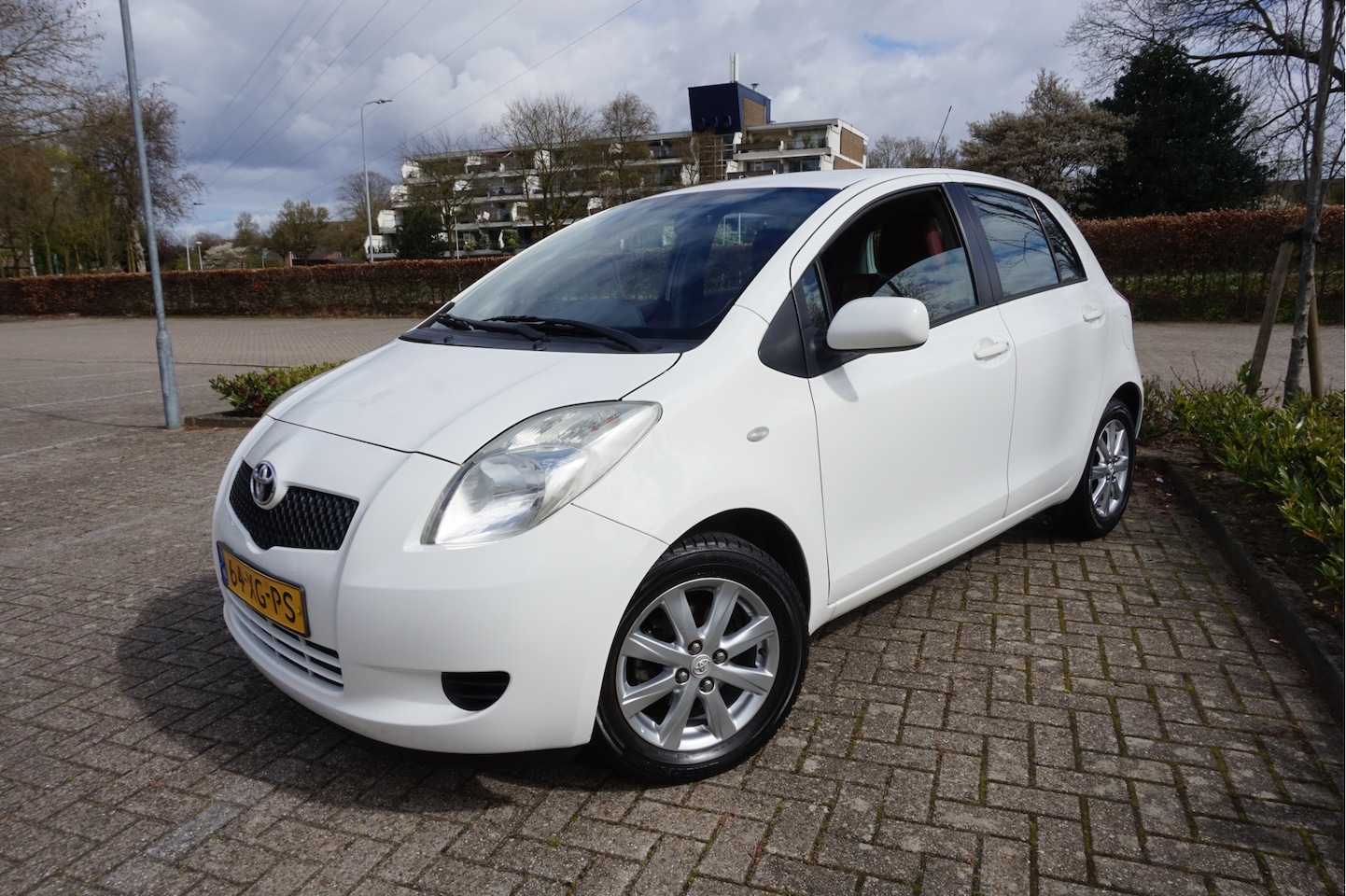 Toyota Yaris - 1.3 VVTi Sol Leder interieur. 76000 km! Dealeronderhouden. - AutoWereld.nl