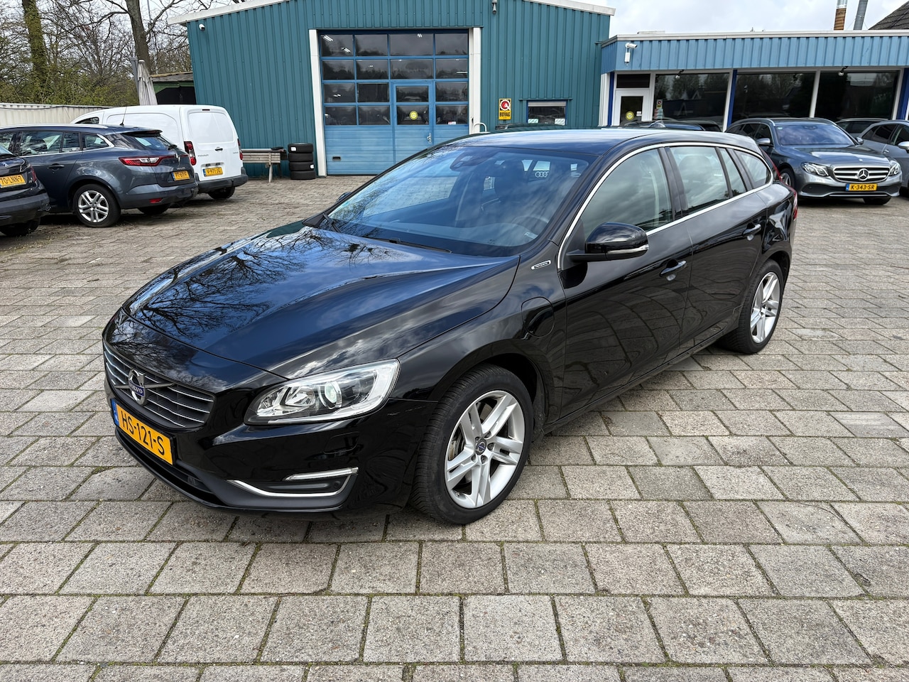 Volvo V60 - 2.4 D6 Twin Engine R-Design 2.4 D6 Twin Engine R-Design - AutoWereld.nl