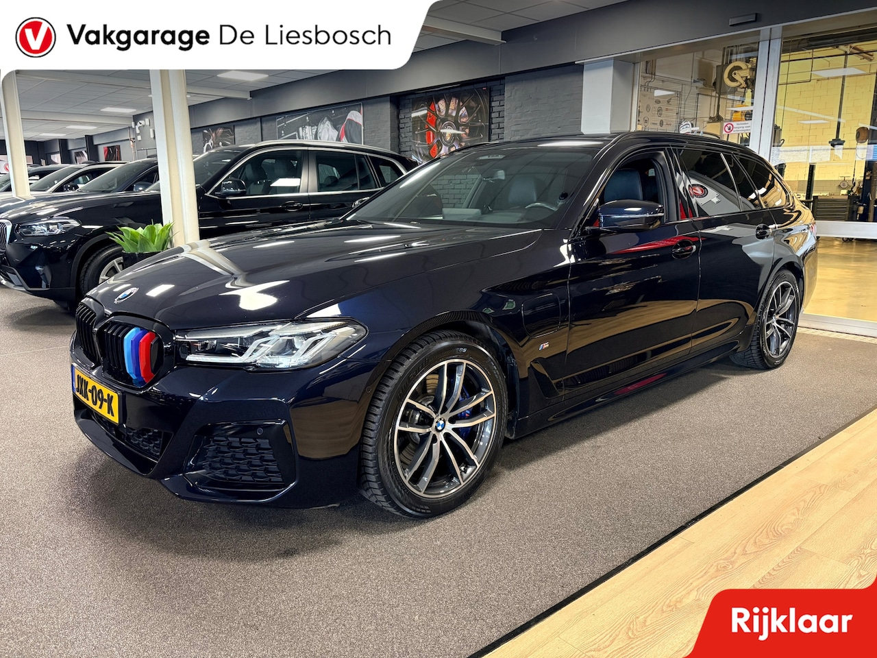 BMW 5-serie Touring - 530e xDrive High Executive M-sport / leer / pano / navi / head-up / Apple carplay - AutoWereld.nl