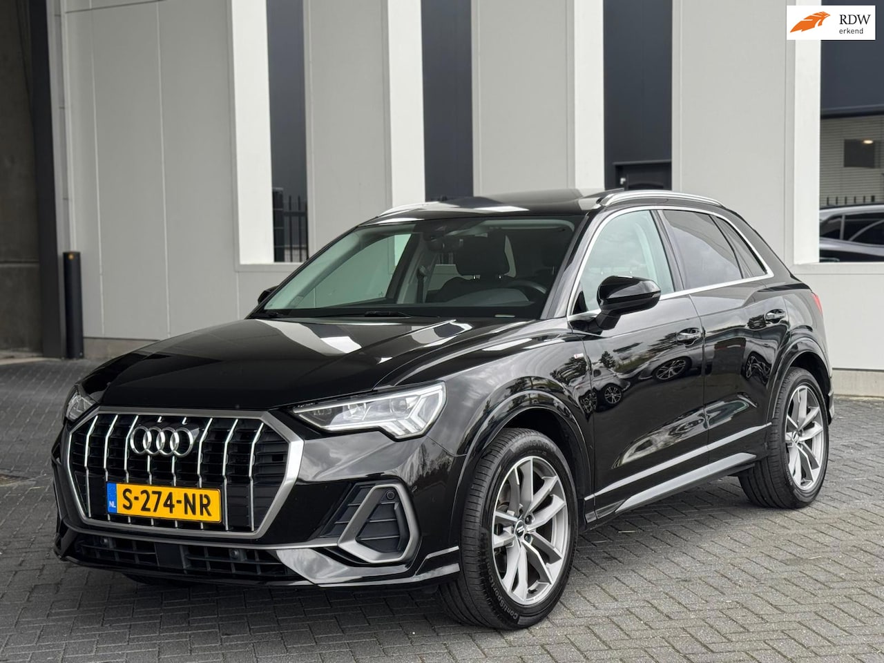 Audi Q3 - 35 TFSI S Line edition one 35 TFSI S LINE edition one, panoramadak, stoelverwarming, digitaal cockpit , dealer onderh - AutoWereld.nl