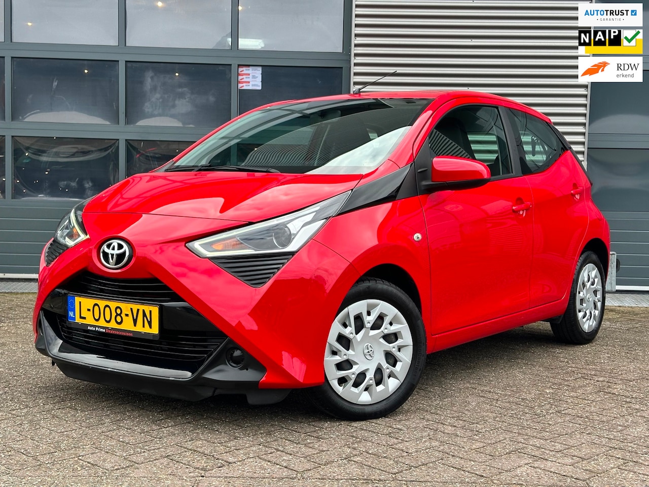 Toyota Aygo - 1.0 VVT-i x-play | Camera | CRUISECR | Carplay | Airco - AutoWereld.nl