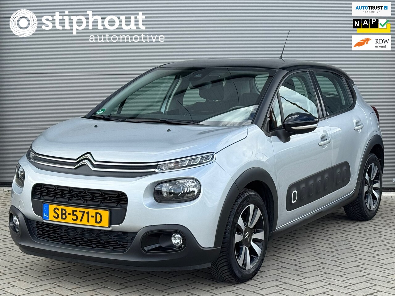 Citroën C3 - 1.2 PureTech Shine | All Season| Camera | CarPlay | Navi | Cruise - AutoWereld.nl