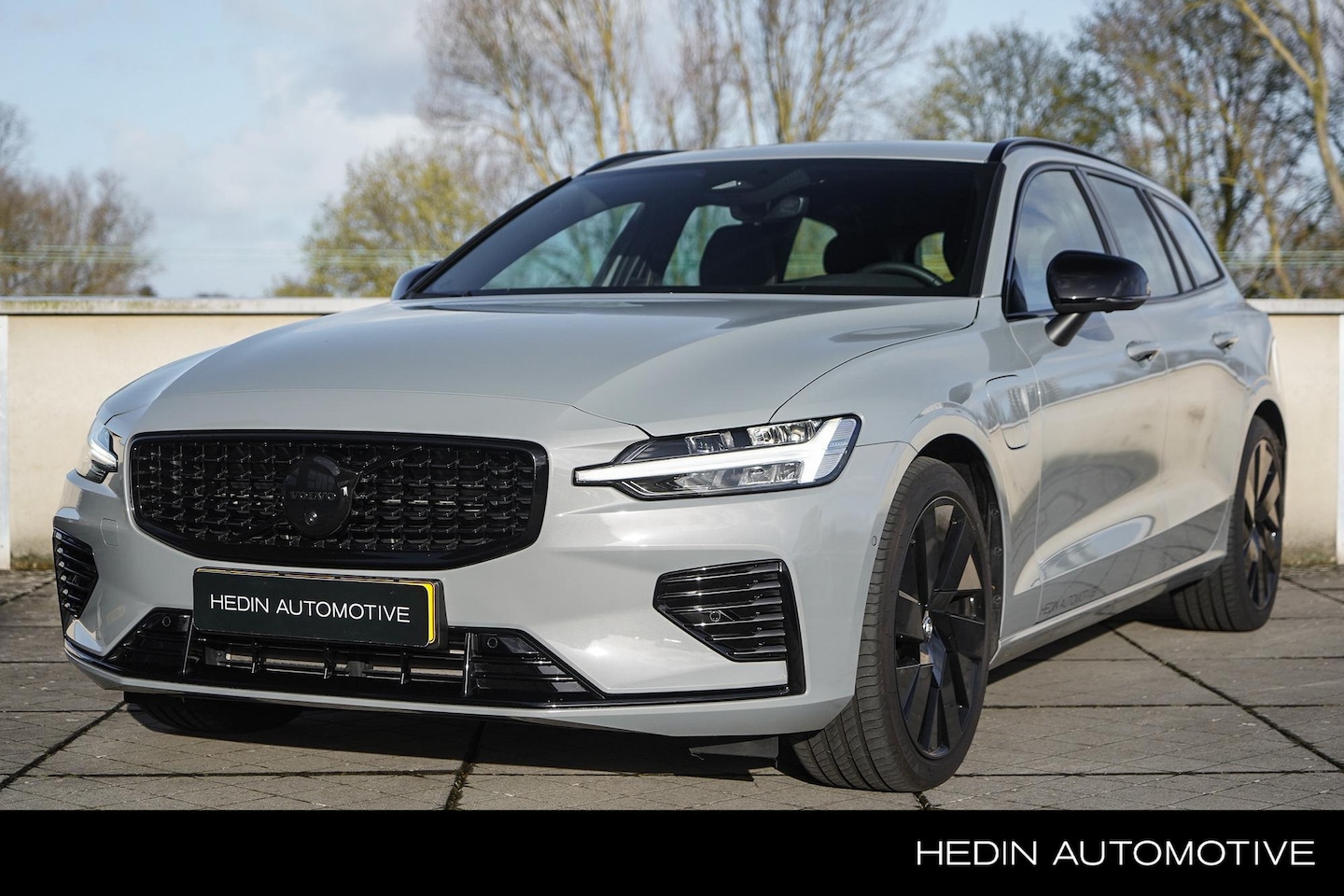 Volvo V60 - 2.0 T8 Plug-in hybrid AWD Plus Dark Performance Ed Black Pack | 360 camera | 19 inch LM-ve - AutoWereld.nl