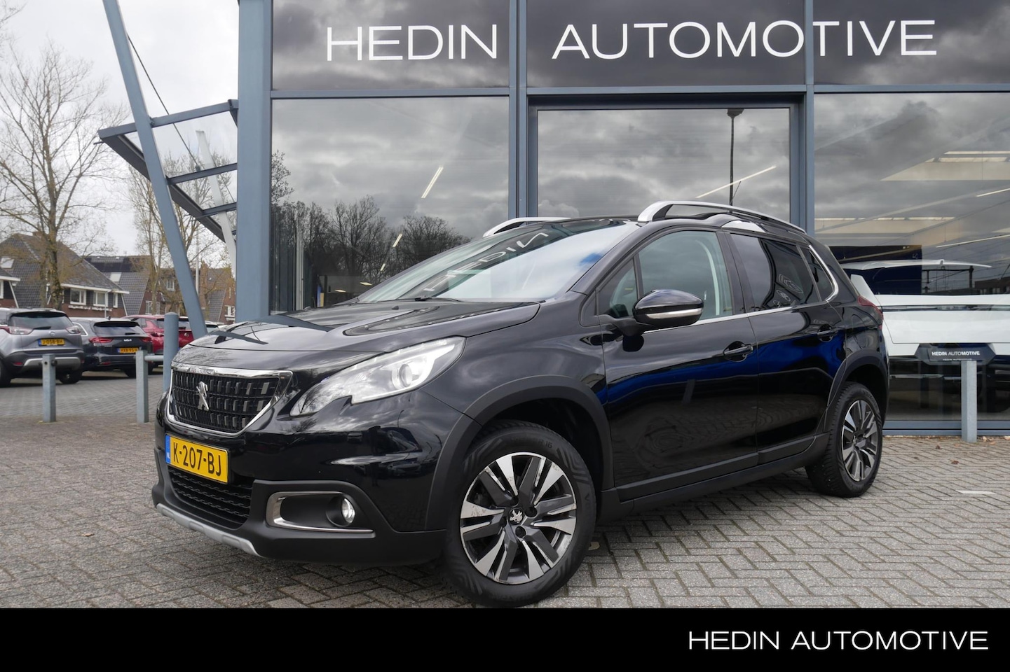 Peugeot 2008 - 1.2 Allure | Stoelverwarming | Panoramadak | Leer | Navigatie | - AutoWereld.nl