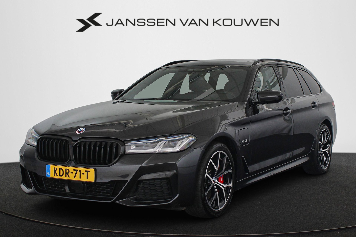 BMW 5-serie Touring - 530e M Sport Panoramadak Head-Up Harman Kardon Trekhaak - AutoWereld.nl