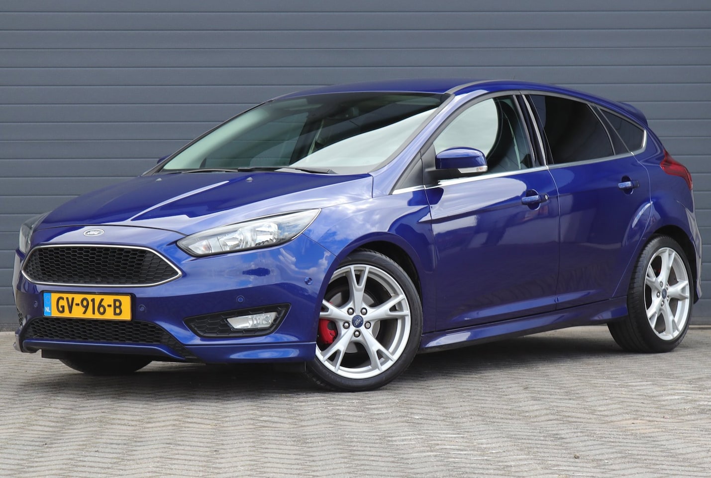 Ford Focus - 1.0 Titanium ST-LINE NAVI / PARKEERHULP / PDC - AutoWereld.nl