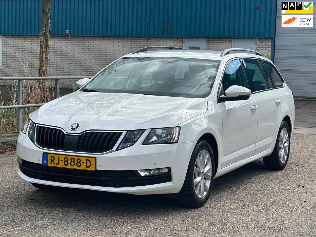 Skoda Octavia Combi - 1.0 TSI Greentech Business DSG! NAVI! Camera! NAP! APK! - AutoWereld.nl