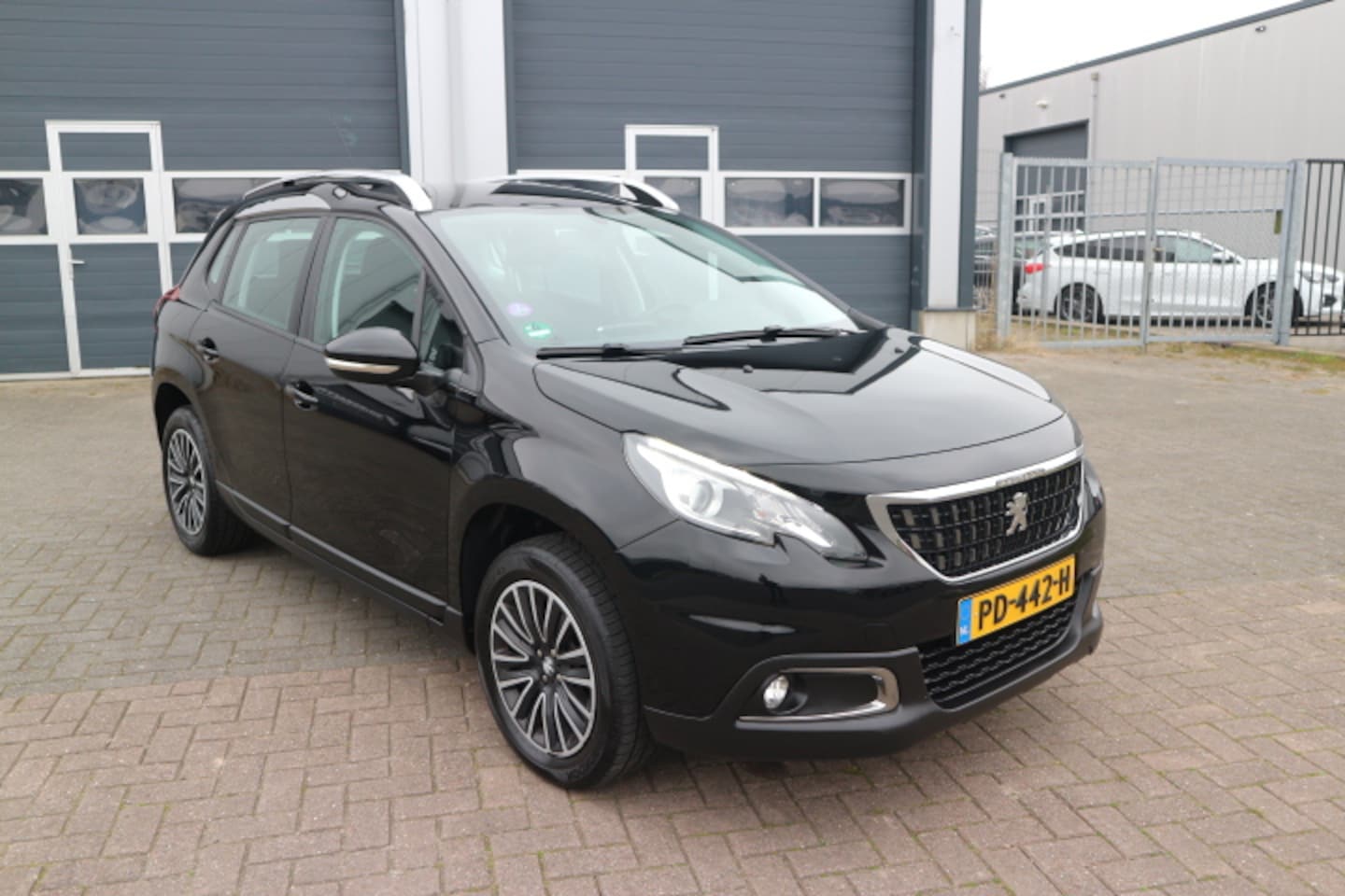 Peugeot 2008 - 1.2 PureTech Blue Lion ZEER NETTE AUTO - AutoWereld.nl