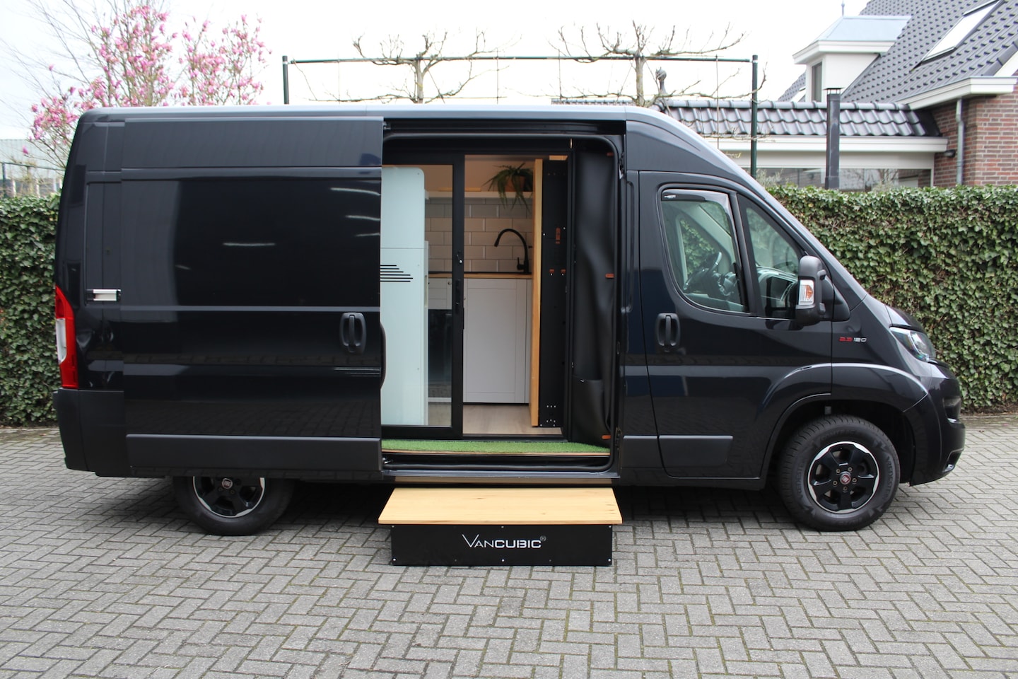 Fiat Ducato - 30 2.3 MultiJet 120PK Euro6 L2H2 Buscamper - VanCubic Premium - Nieuwe camper inrichting! - AutoWereld.nl