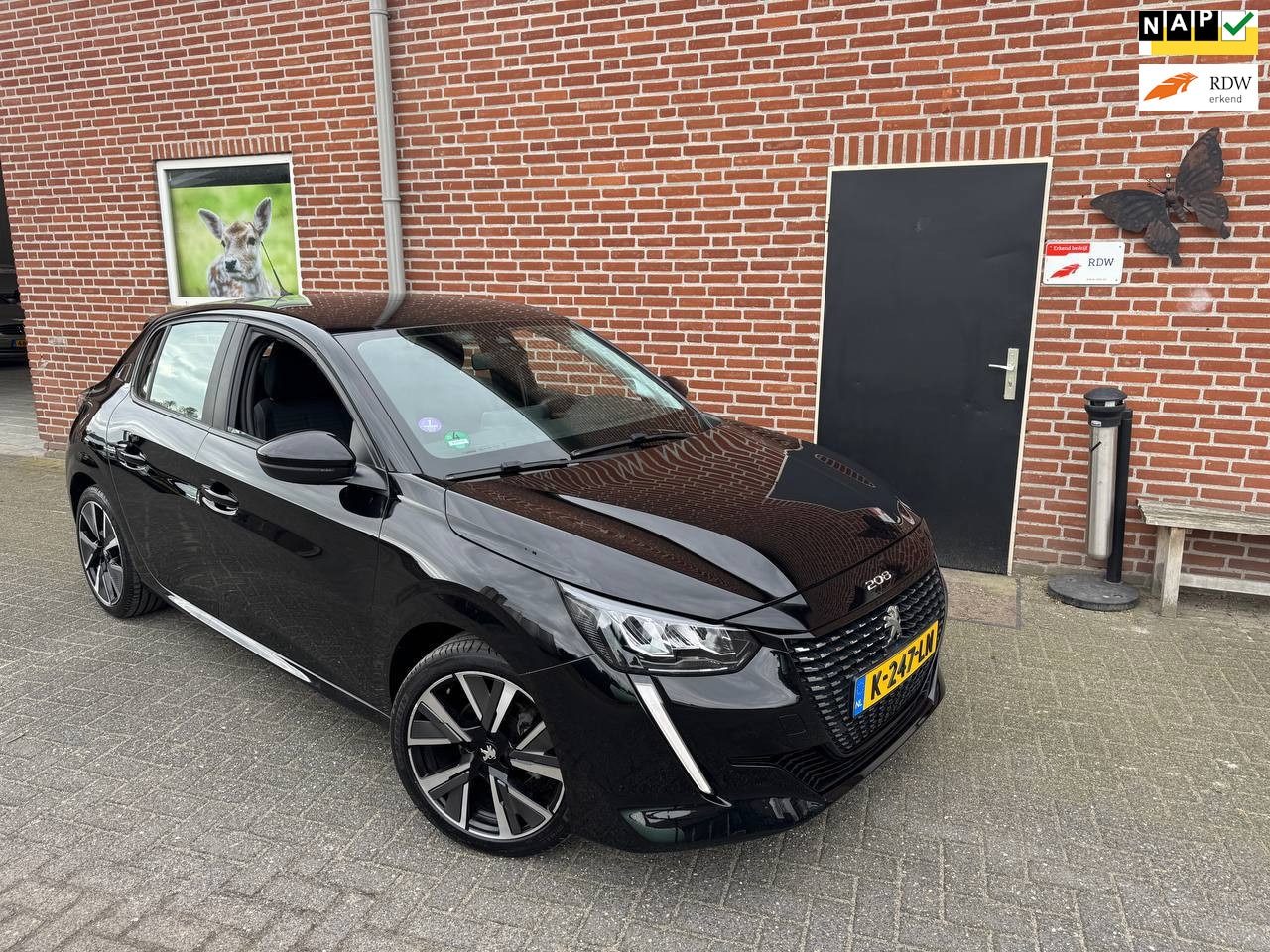 Peugeot 208 - 1.2 PureTech Blue Lease Active Sport. Dab+ Cruise contol, PDC, Trekhaak - AutoWereld.nl