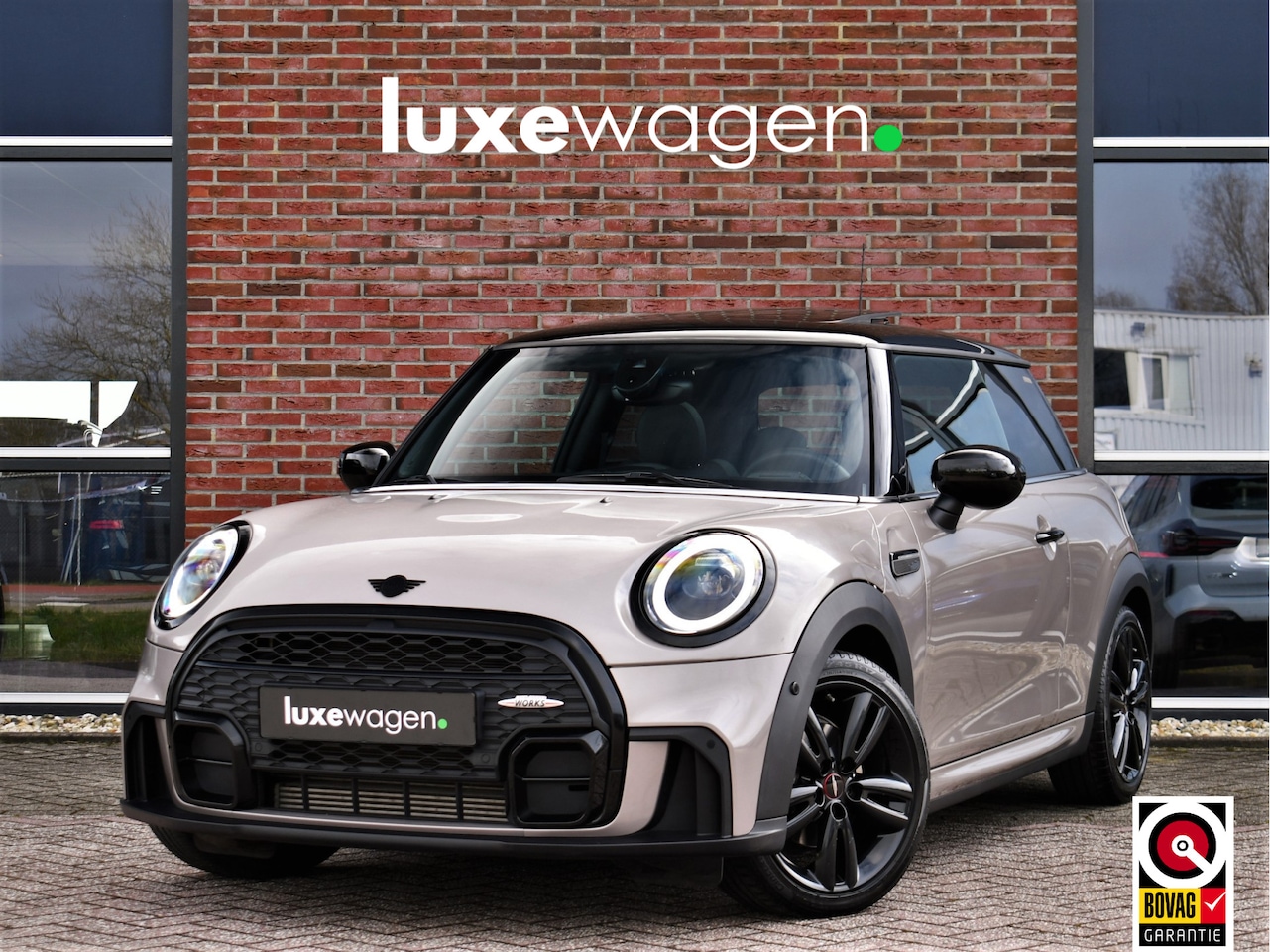 MINI John Cooper Works - Mini 1.5 Cooper Pano Carplay Black-pack Adp-demping - AutoWereld.nl