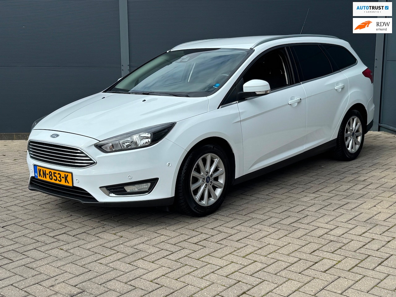 Ford Focus Wagon - 1.0 Titanium / Pdc / Navi / Nw Riem - AutoWereld.nl