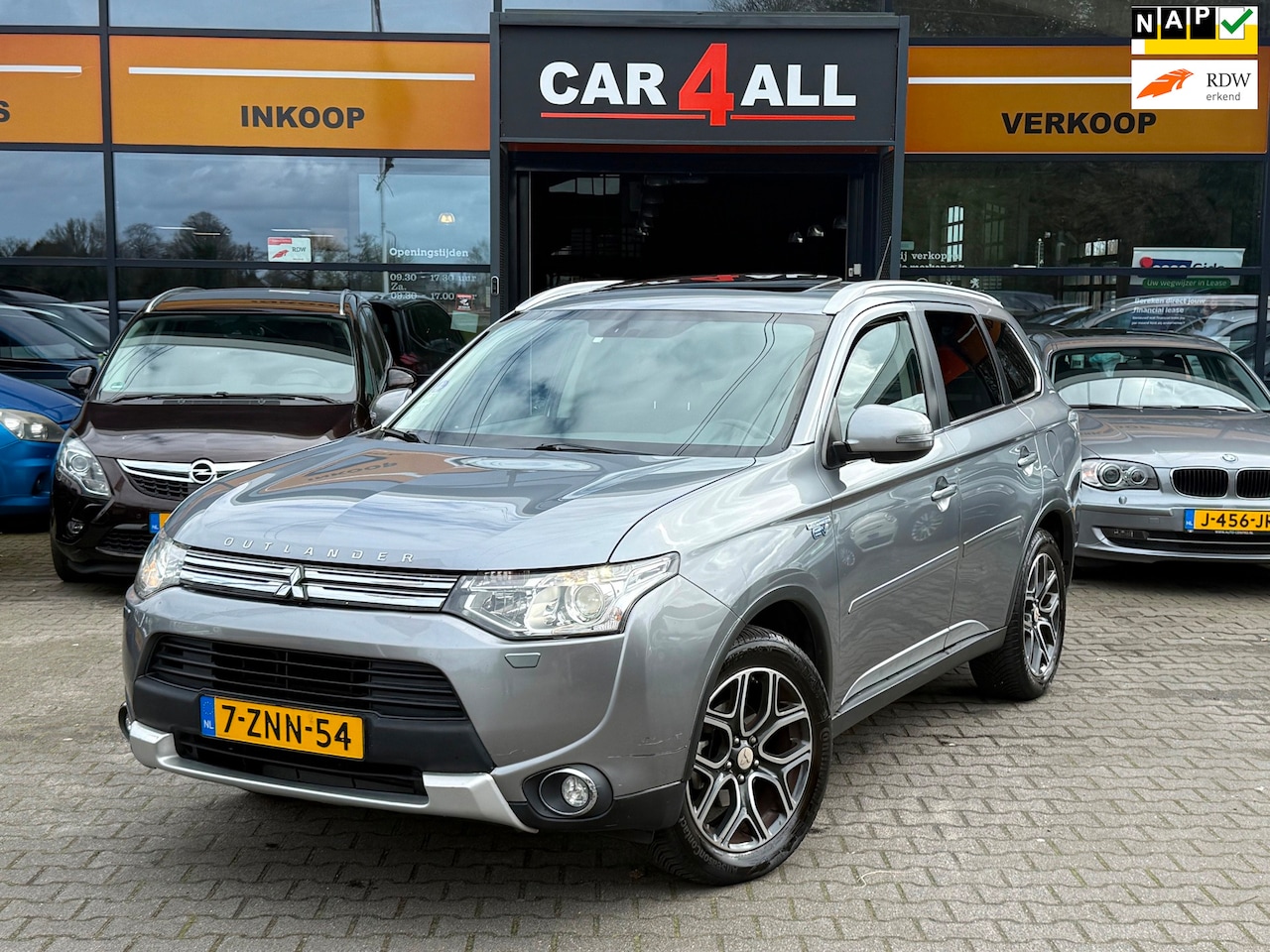 Mitsubishi Outlander - 2.0 PHEV Instyle X-Line DAKJE/CAMERA/STLVRM/PDC/VOLOPTIE - AutoWereld.nl