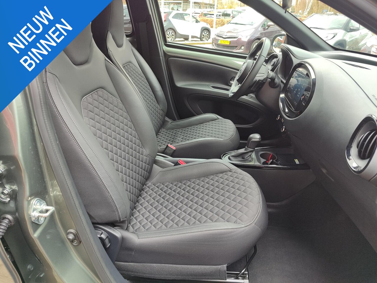 Toyota Aygo X - 1.0 VVT-i S-CVT PREMIUM STOELVERW KEYLESS PARK-SENSOREN NAVI LED 18'' LM-VELGEN CLIMA AD-C - AutoWereld.nl