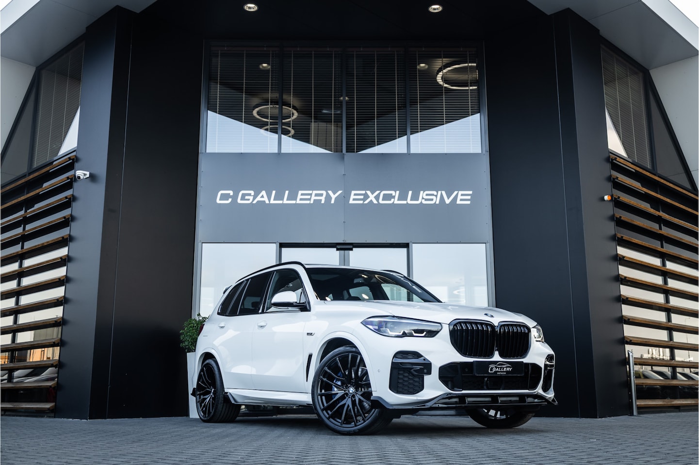 BMW X5 - xDrive45e High Executive - M Sport | Panorama | Memory | Luchtvering | ACC - AutoWereld.nl