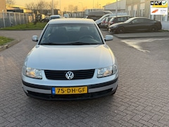 Volkswagen Passat - 1.8-5V Trendline