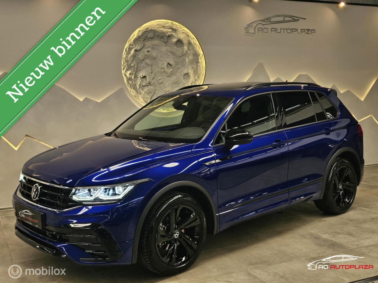 Volkswagen Tiguan - 1.5 TSI R-Line Panorama/Lapiz Blue/Black Style - AutoWereld.nl
