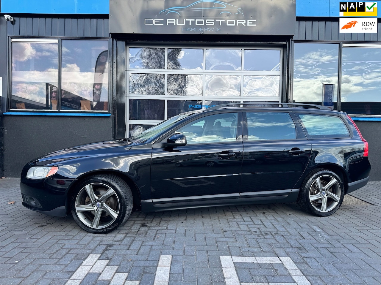 Volvo V70 - 2.0 Limited Edition 2e Eig Leder Airco Navi Cruise Pdc 18inch Bluetooth in zeer mooie staa - AutoWereld.nl