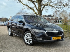 Skoda Octavia Combi - 1.0 e-TSI Business Edition Plus | Half/Leder + Trekhaak + Cruise + Navi Nu € 13.975,