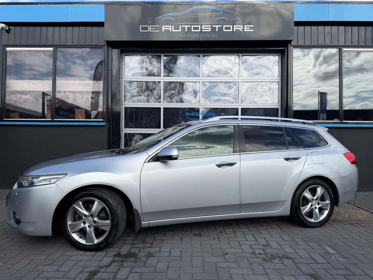 Honda Accord Tourer - 2.0 Executive Navi Cruise Bi-Xenon Stoelverw Leder Camera Afneembare Trekhaak Nette Auto ! - AutoWereld.nl